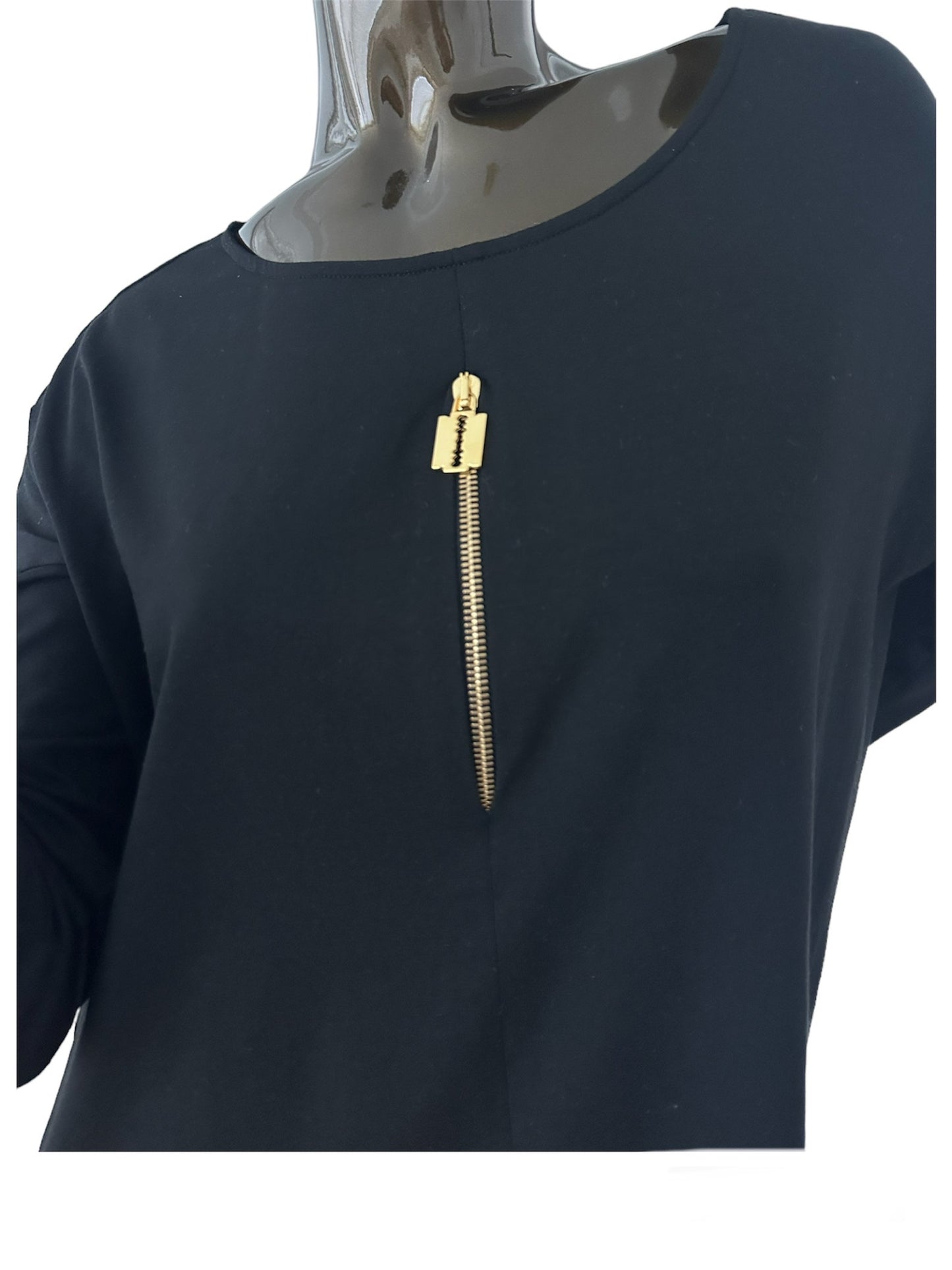 Long sleeve top with blade zipper