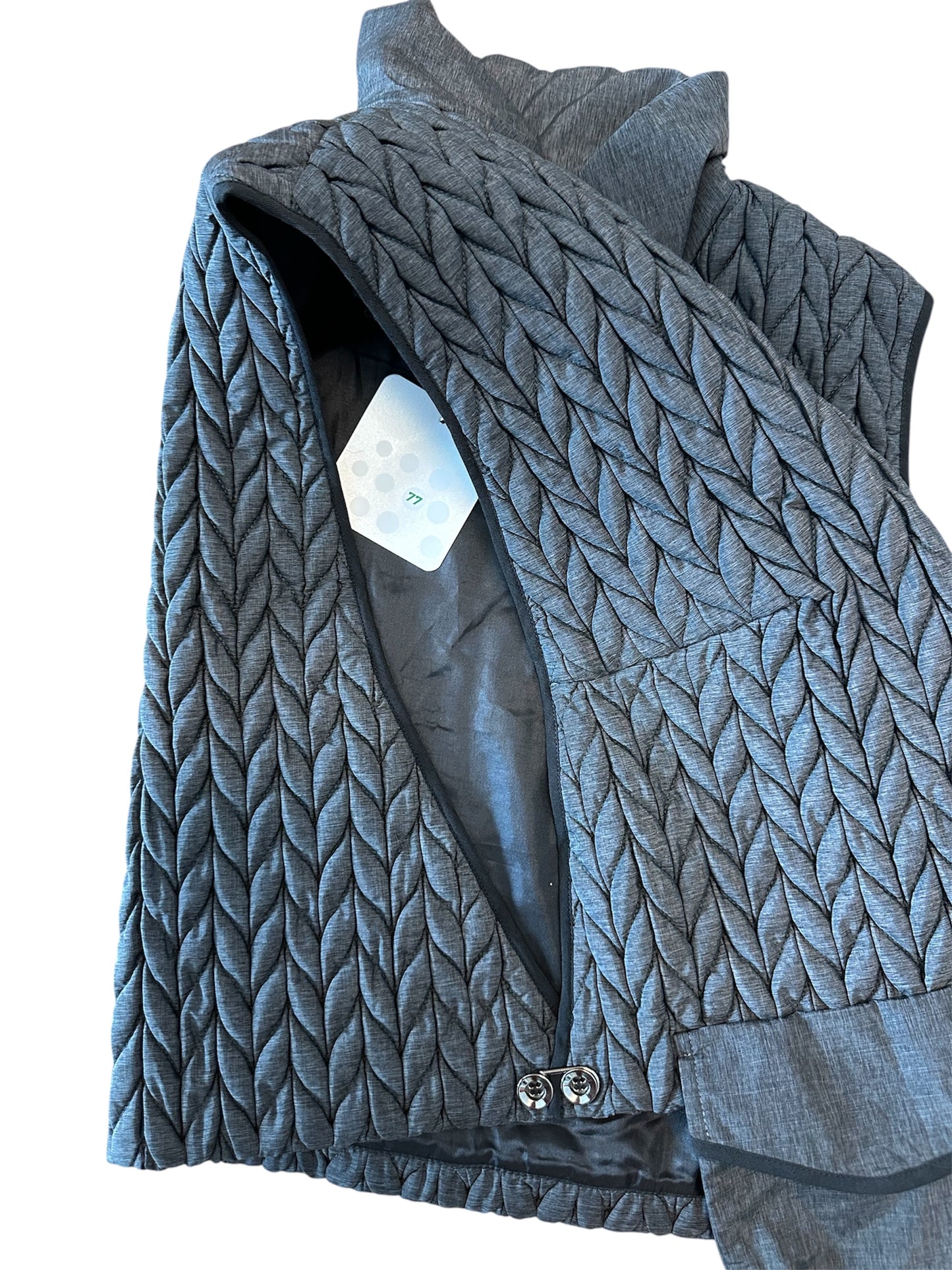 Short vest front pocket