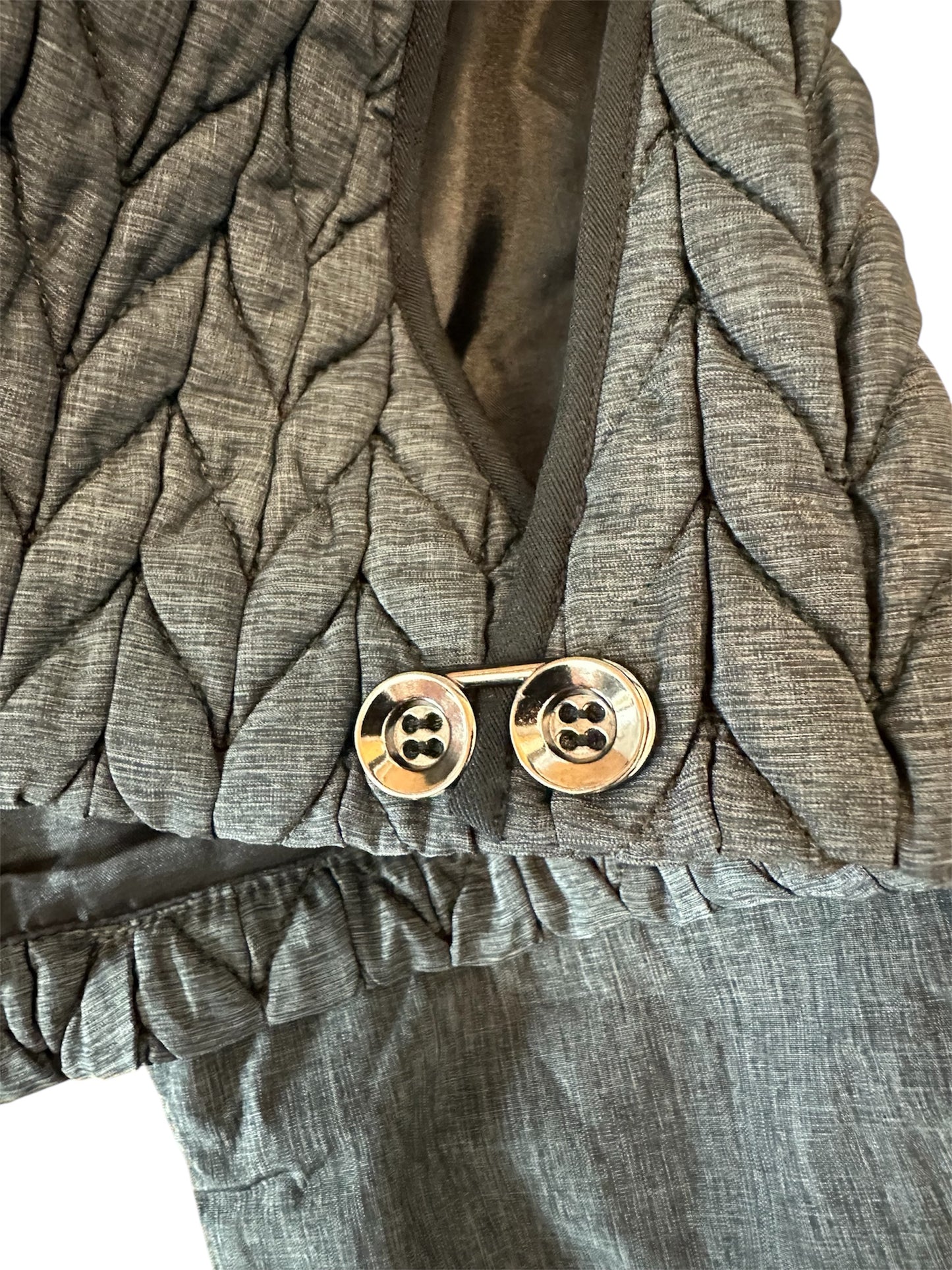 Short vest front pocket