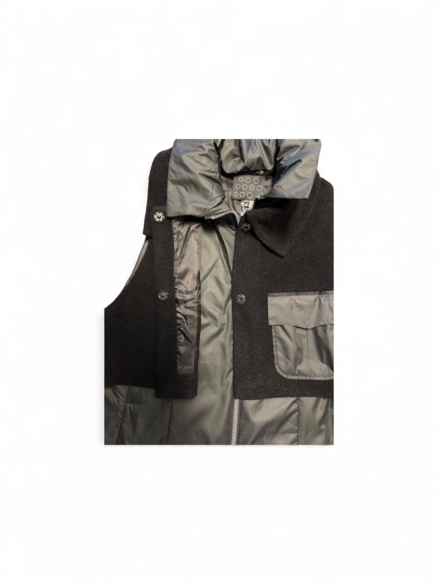 Layered vest with zipper closure