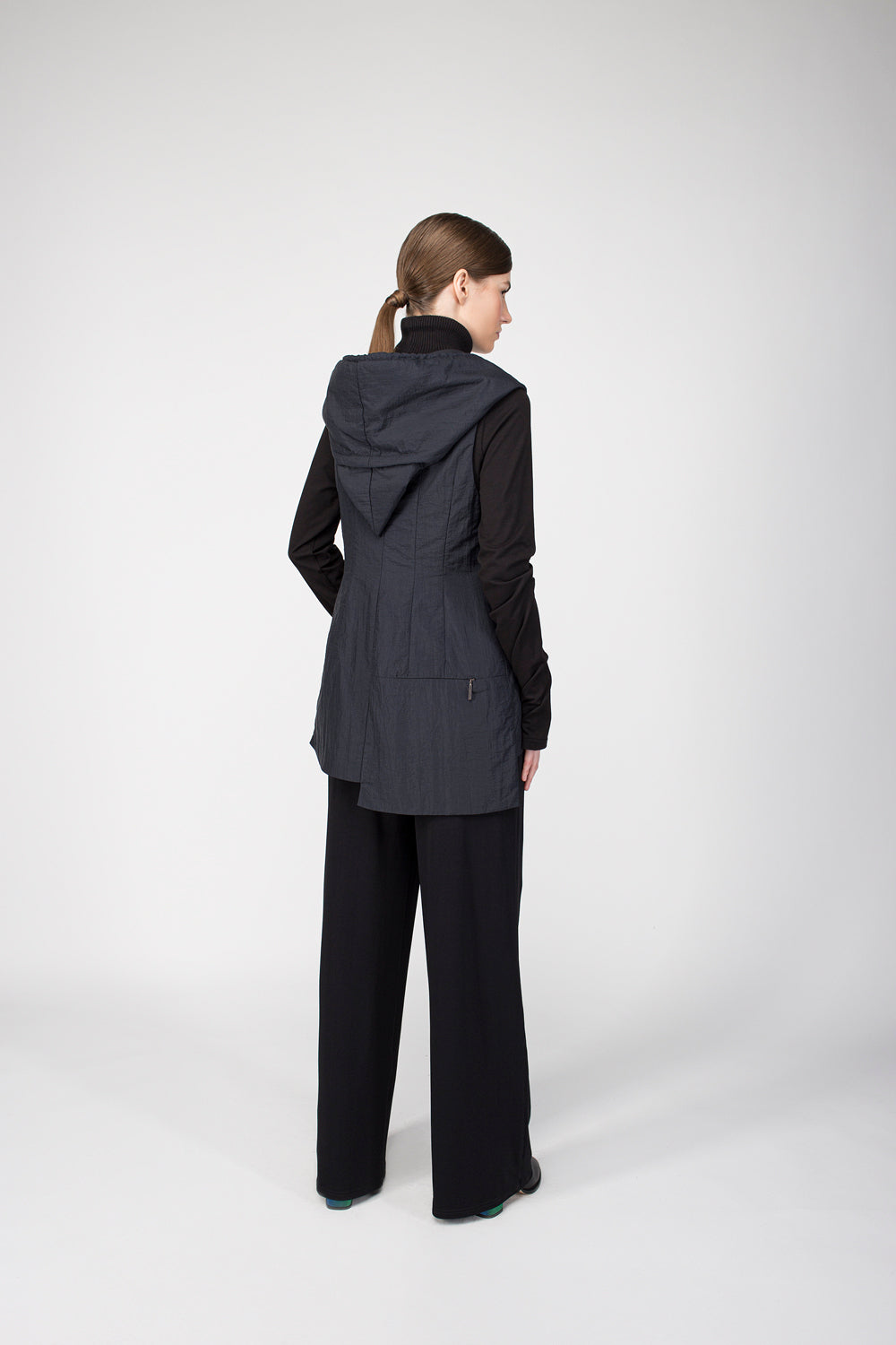 Vest with hood and zipper closure