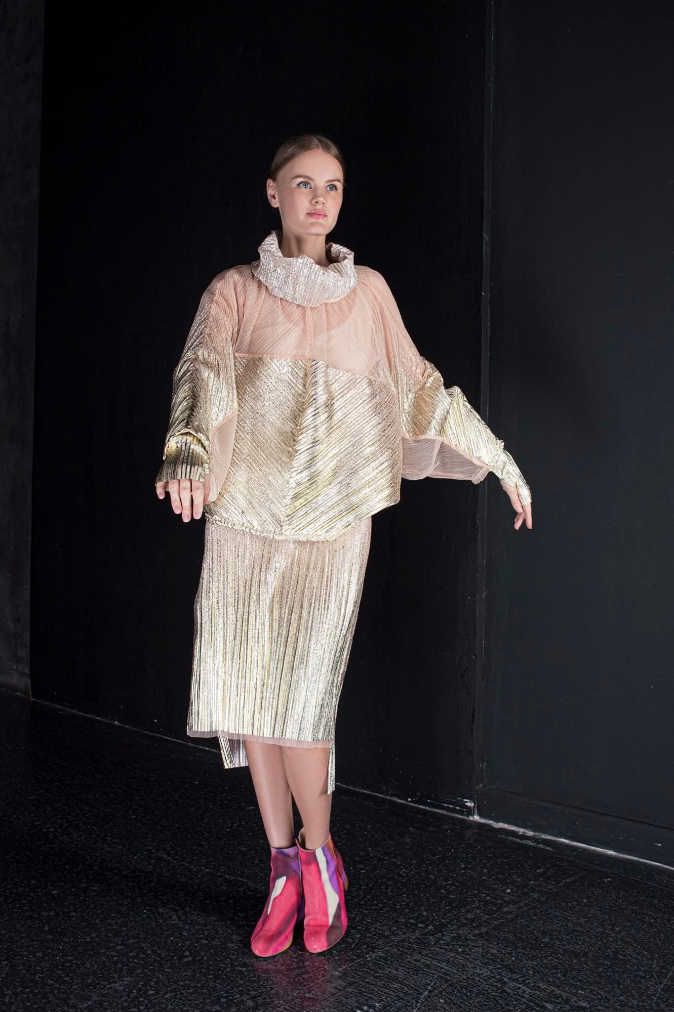 One size top mesh fabric with foil print