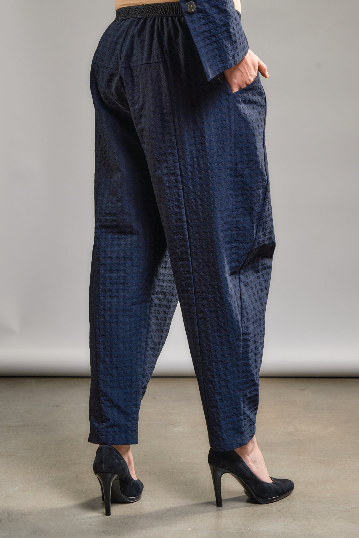 Banana Trousers with elastic waistline