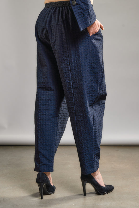 Banana Trousers with elastic waistline