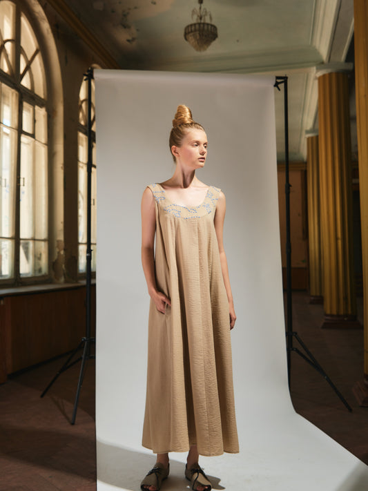Sleeveless long dress with embroidery |  NY77DESIGN