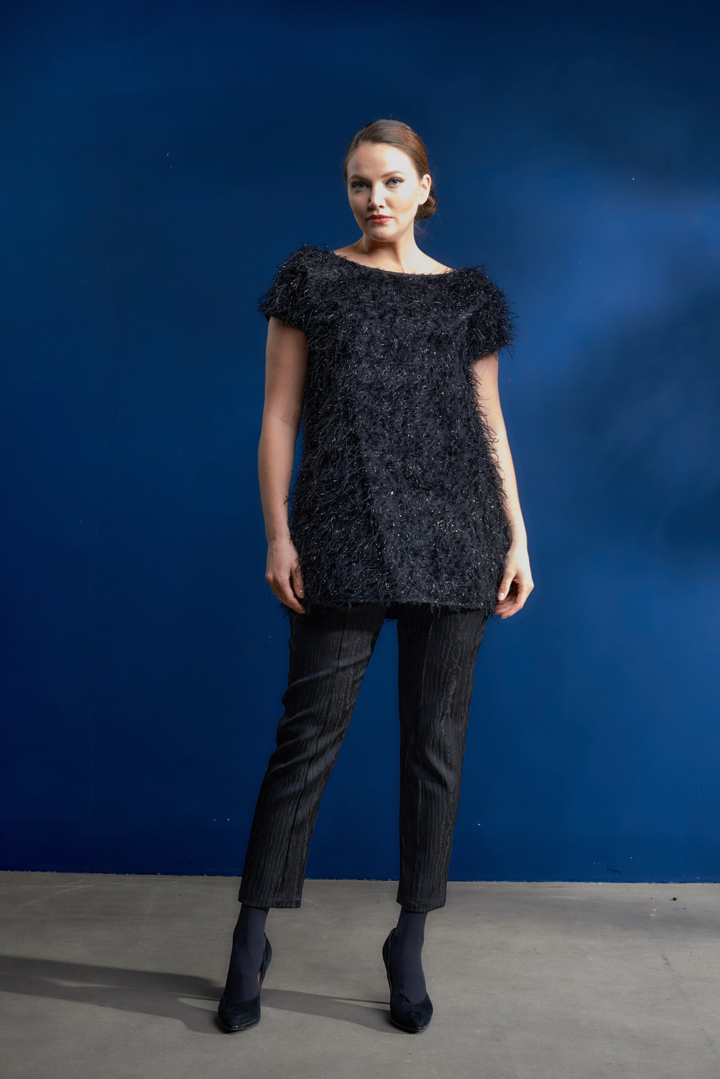 Short sleeve Top in sparkle feather like fabric