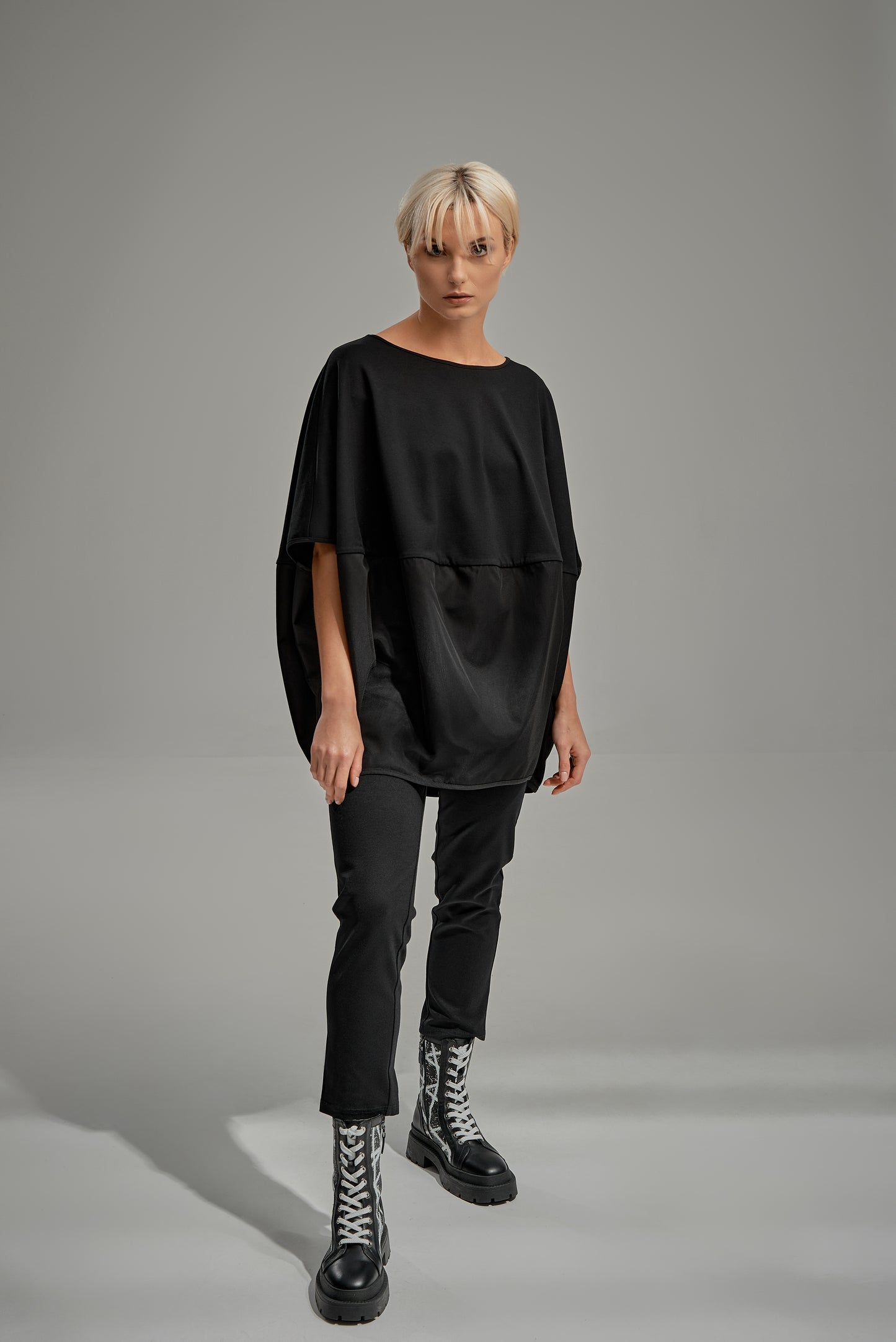 Round design top with half mesh overlay