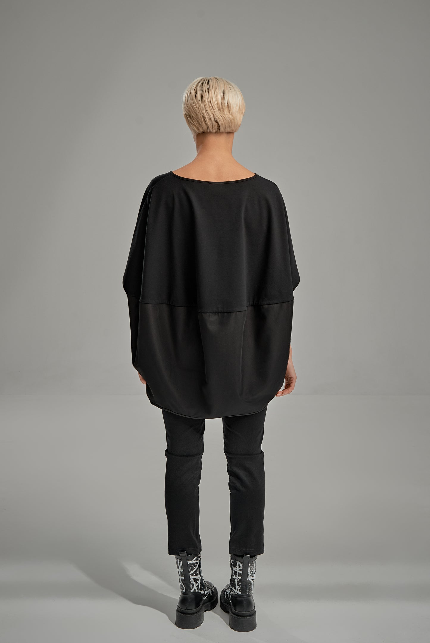 Round design top with half mesh overlay