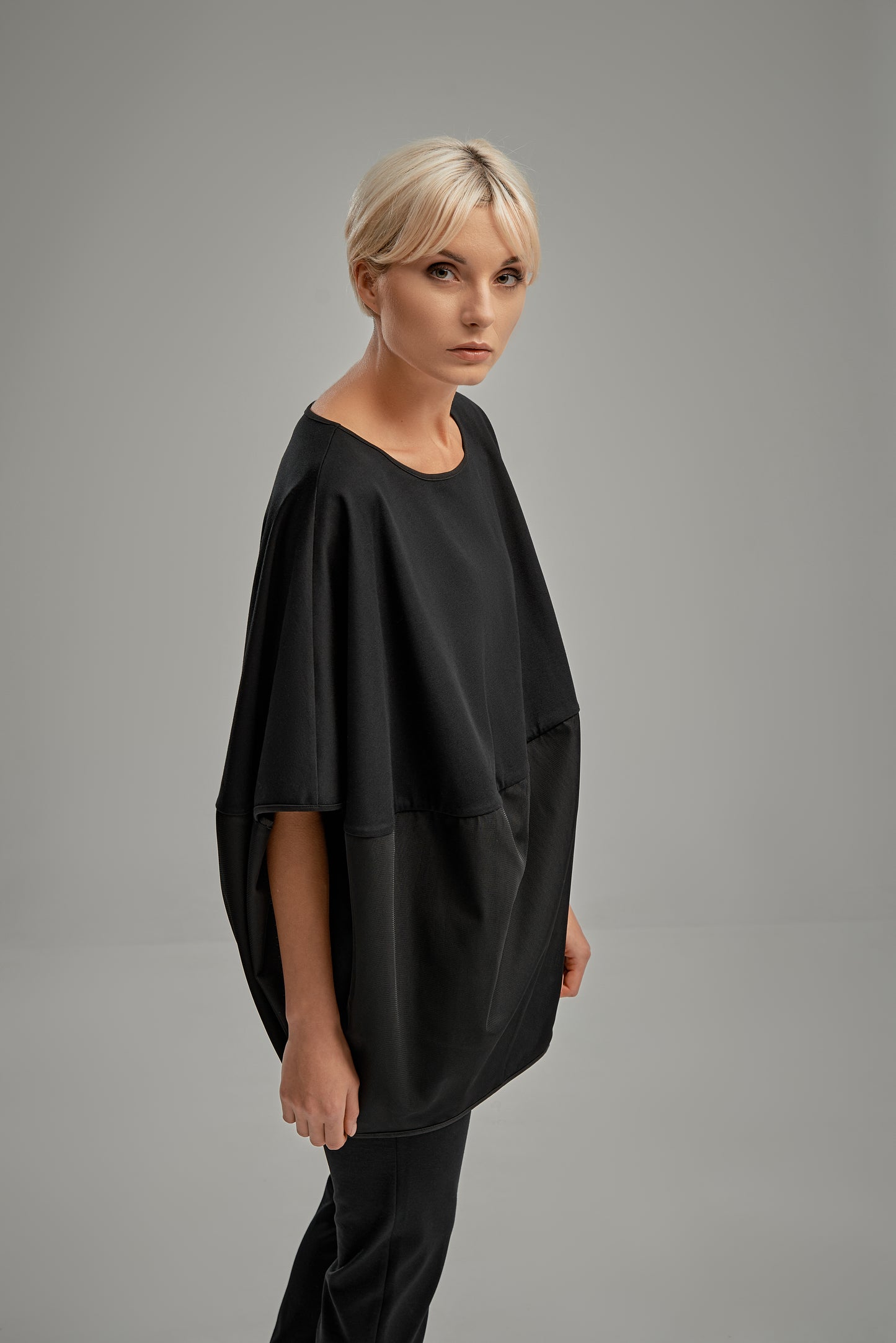 Round design top with half mesh overlay