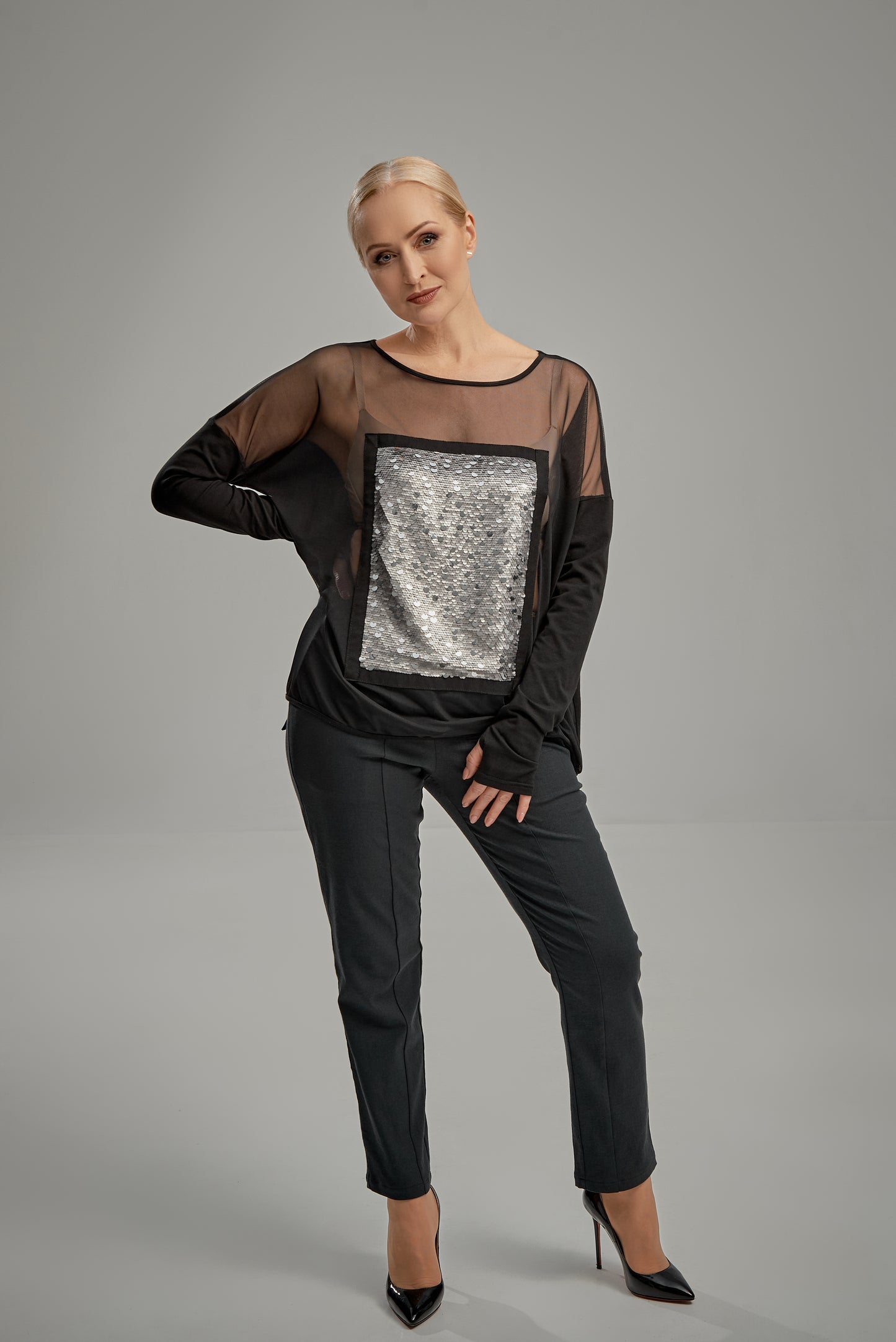 Relaxed fit top with sequins details