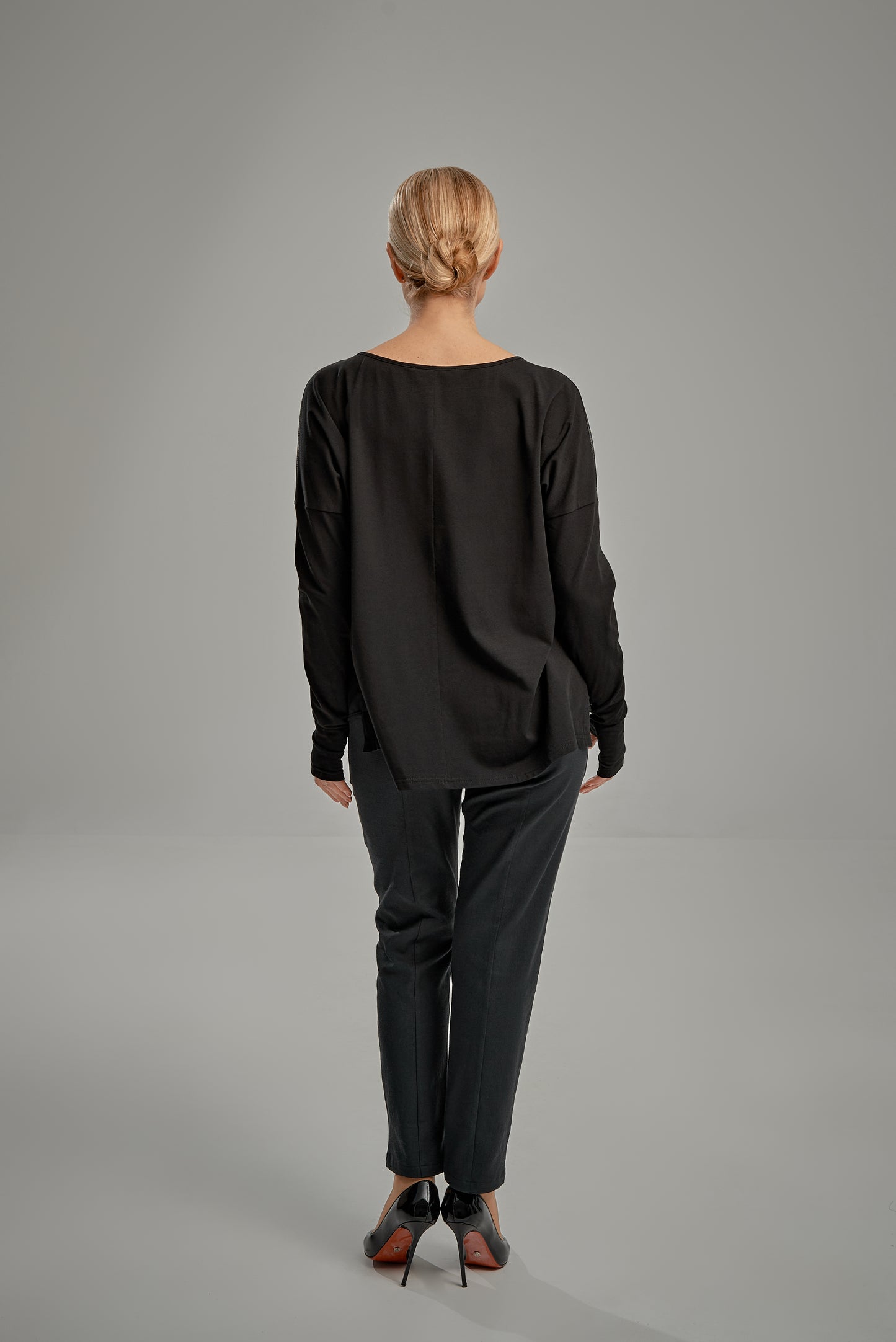 Relaxed fit top with sequins details