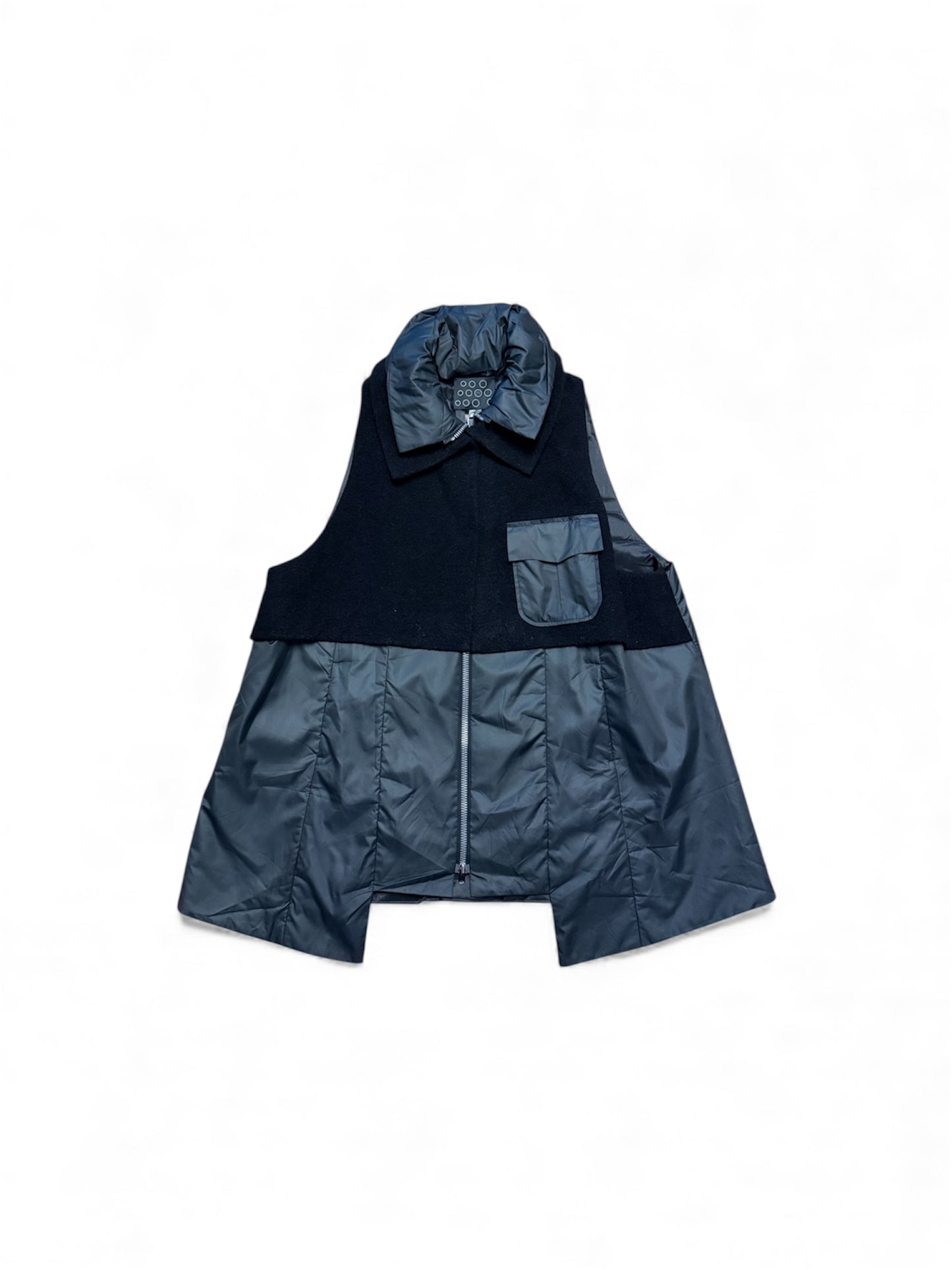 Layered vest with zipper closure